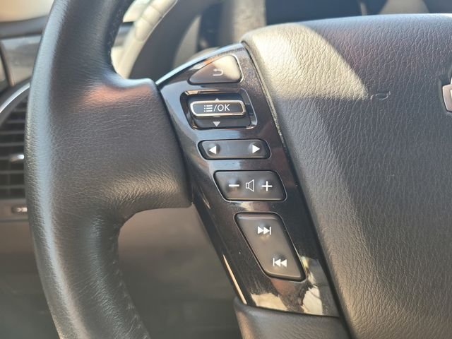 Used 2024 Silver Nissan SV image 28