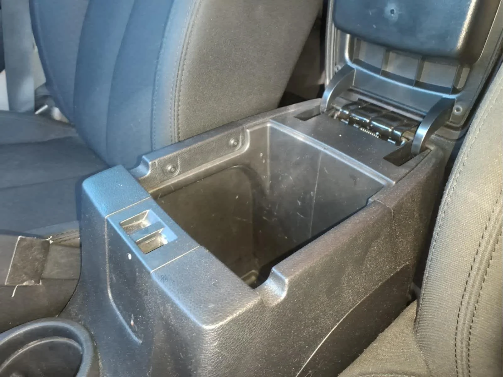 Used 2016 Billet Silver Metallic Clearcoat Jeep Sport image 26