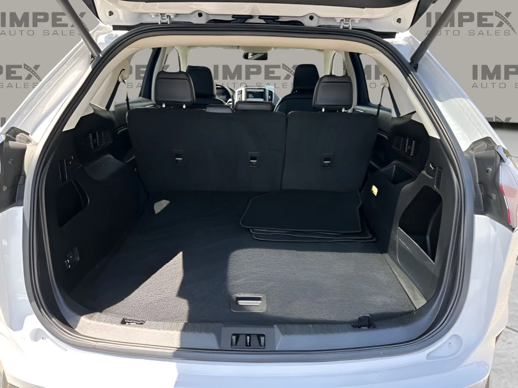 Used 2024 White Ford SEL image 27