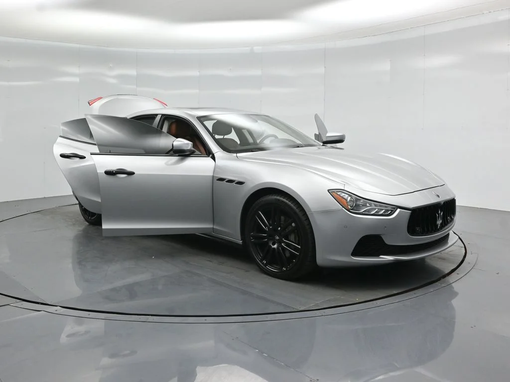 Used 2017 Silver Maserati Base image 28