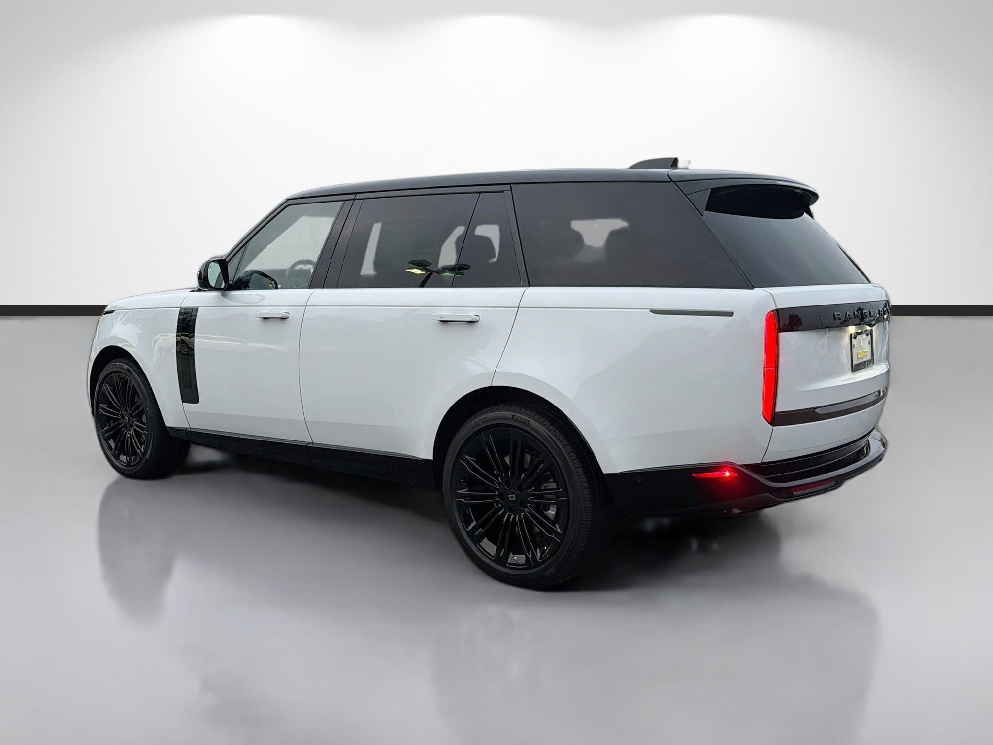 New 2027 Fuji White LAND ROVER  image 3