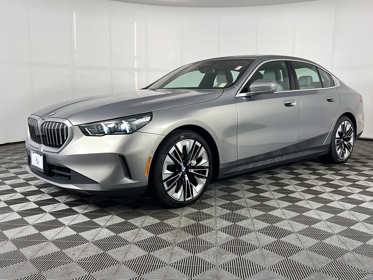 Certified Used 2024 Oxide Grey Metallic BMW 540i xDrive image 12