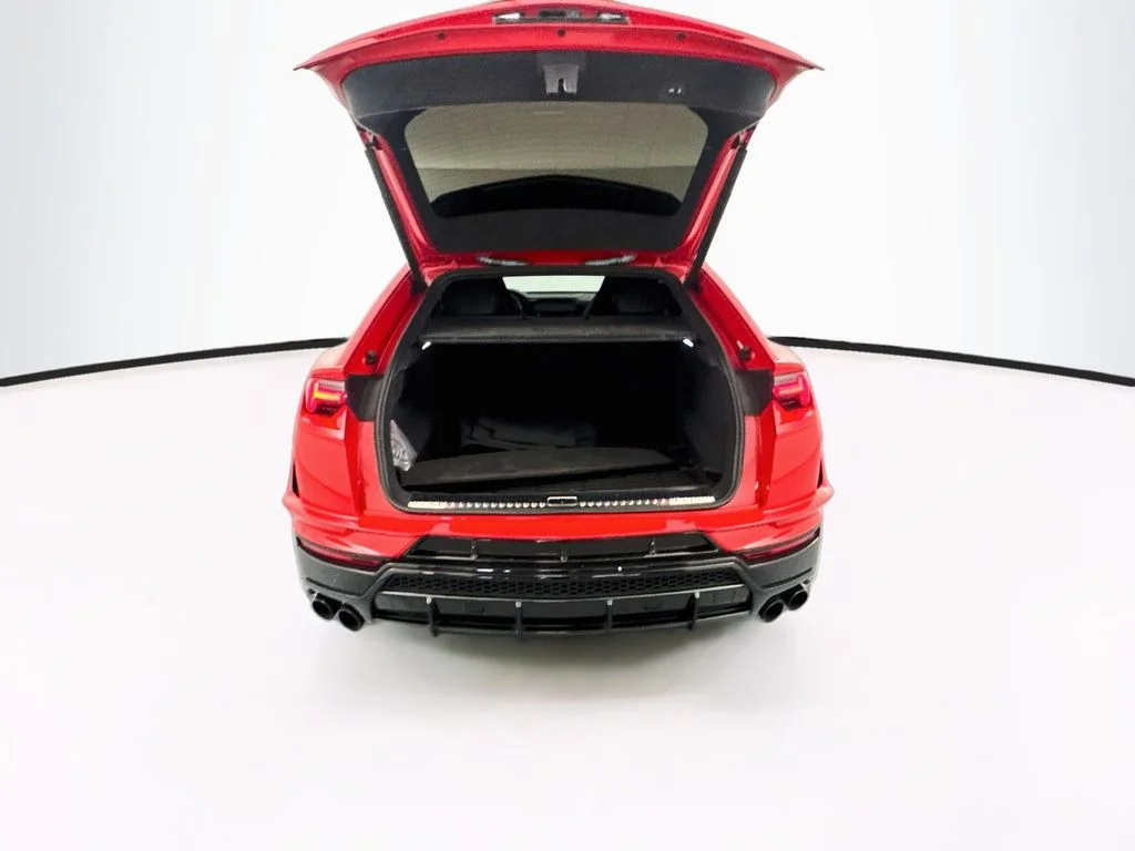 Used 2023 Red Lamborghini S image 28