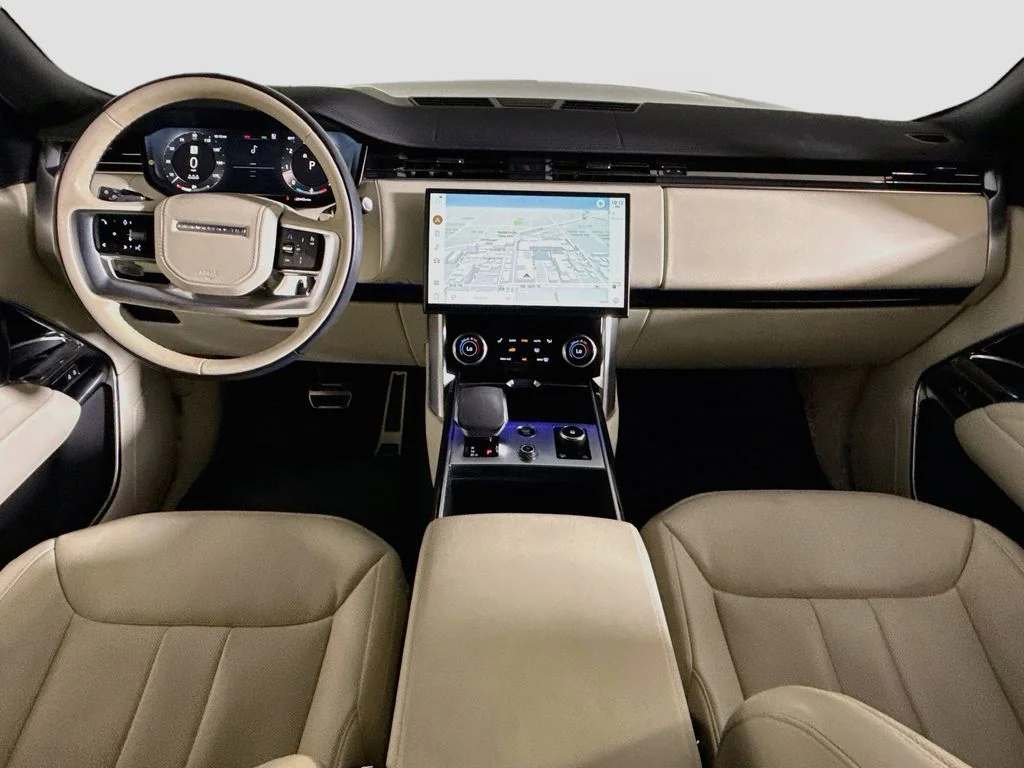 Used 2023 Blue Land Rover SE image 9