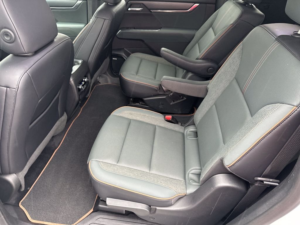 2025 GMC Acadia AT4 - Photo 15