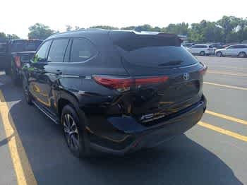 Used 2022 Midnight Black Metallic Toyota XLE image 3