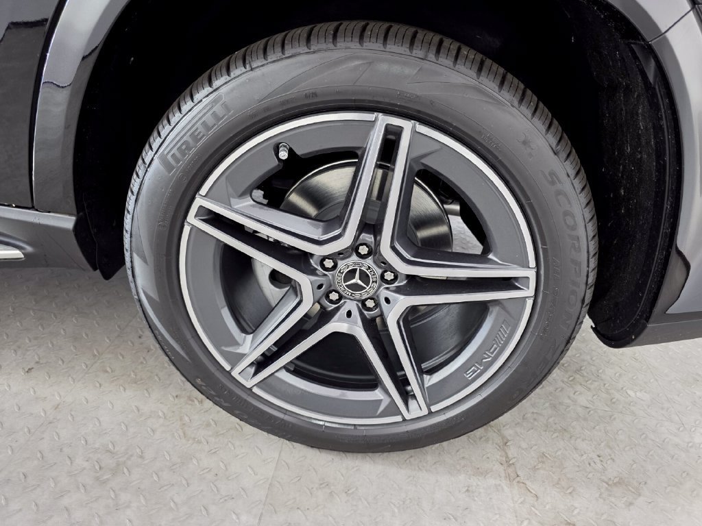 New 2026 Black Mercedes-Benz GLS 450 image 32