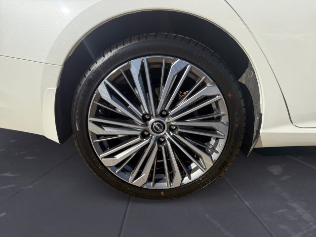 Used 2023 White Nissan 2.5 SL image 46