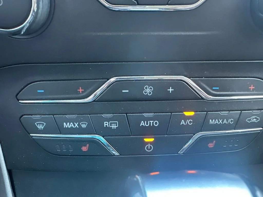 Used 2018 White Ford SEL image 22