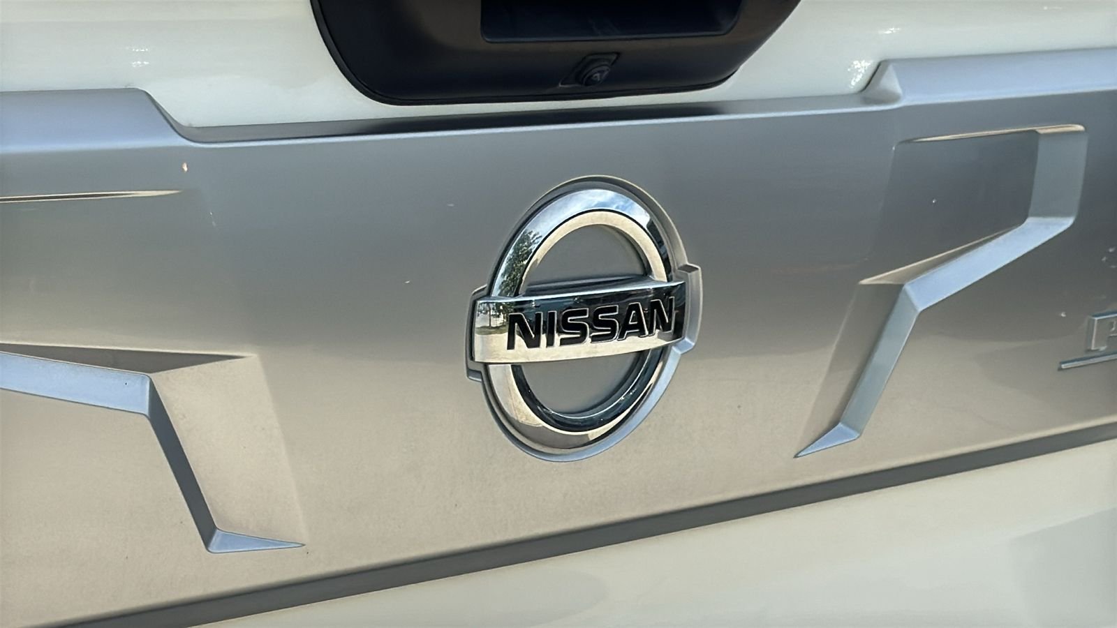 Used 2022 White Nissan Platinum Reserve image 12