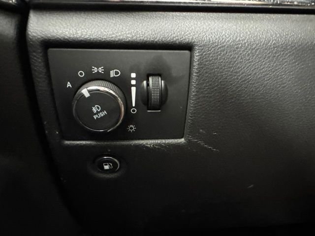 Used 2016 Crystal Metallic Jeep Overland image 20