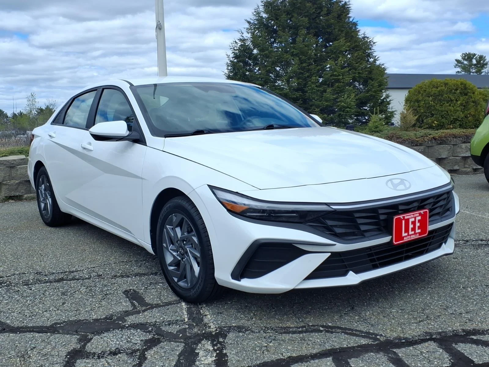 Used 2024 White Hyundai SEL image 3