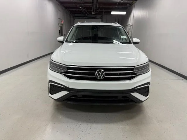 Used 2024  Volkswagen 2.0T SE image 2