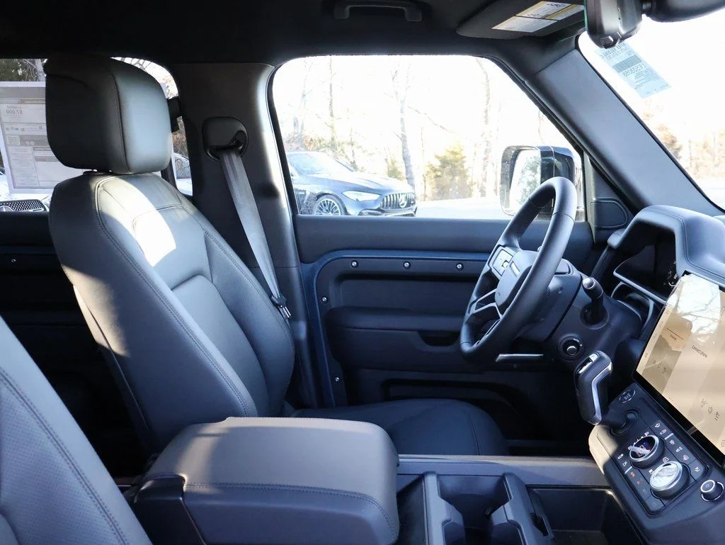 New 2026 Tasman Blue Metallic Land Rover X-Dynamic SE image 8