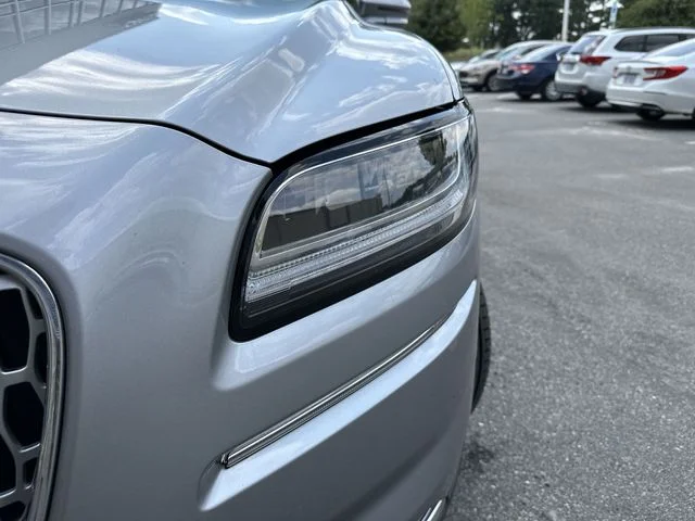 Used 2022 Silver Lincoln Reserve image 9