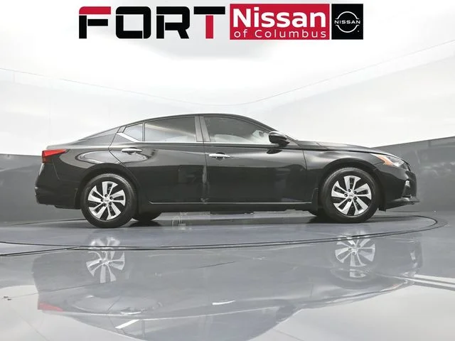 Used 2020 Black Nissan 2.5 S image 35