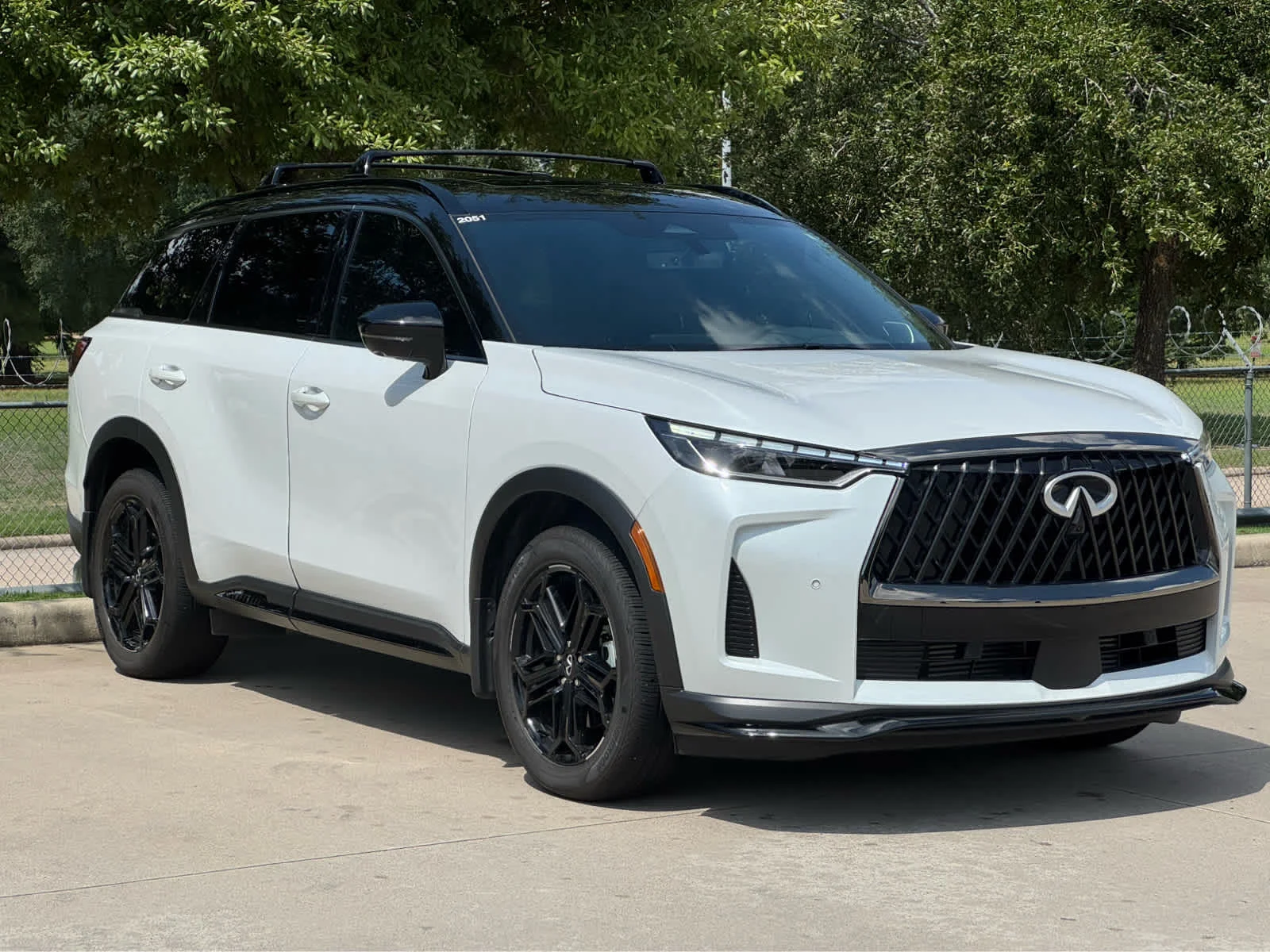 Certified Used 2027 Radiant White/Black Obsidian INFINITI SPORT image 4