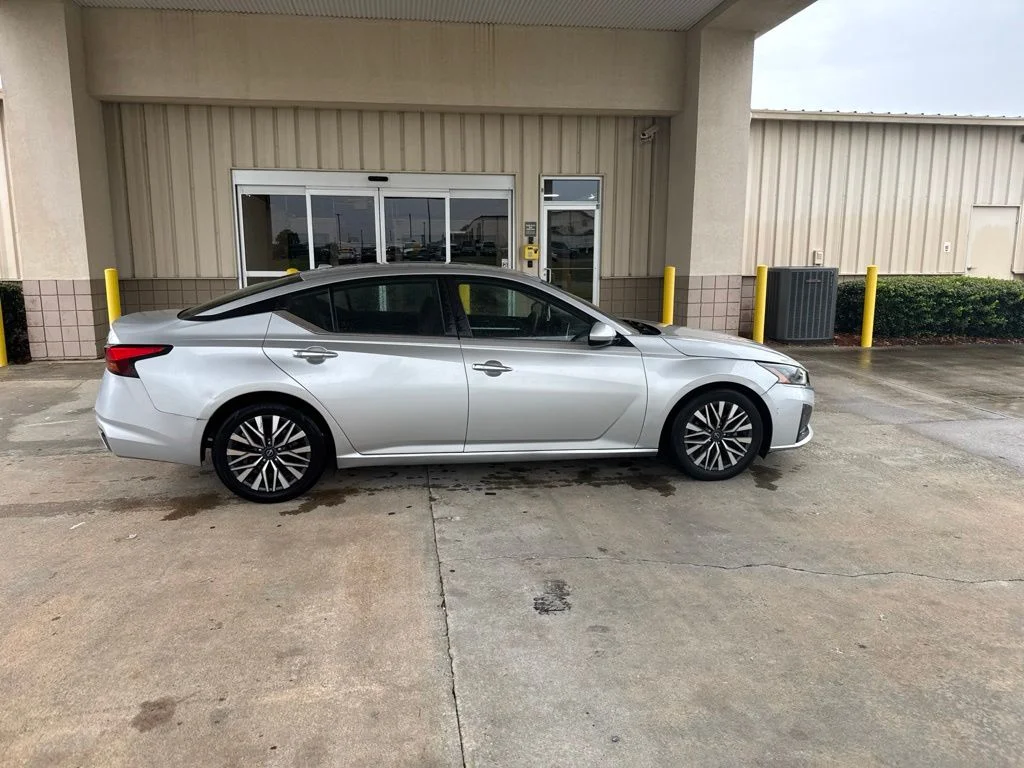 Certified Used 2023 Silver Nissan 2.5 SV image 14