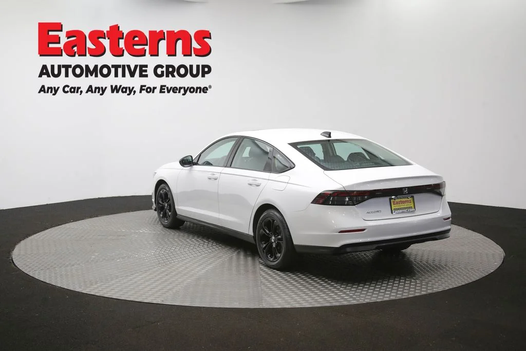Used 2025 White Honda SE image 63