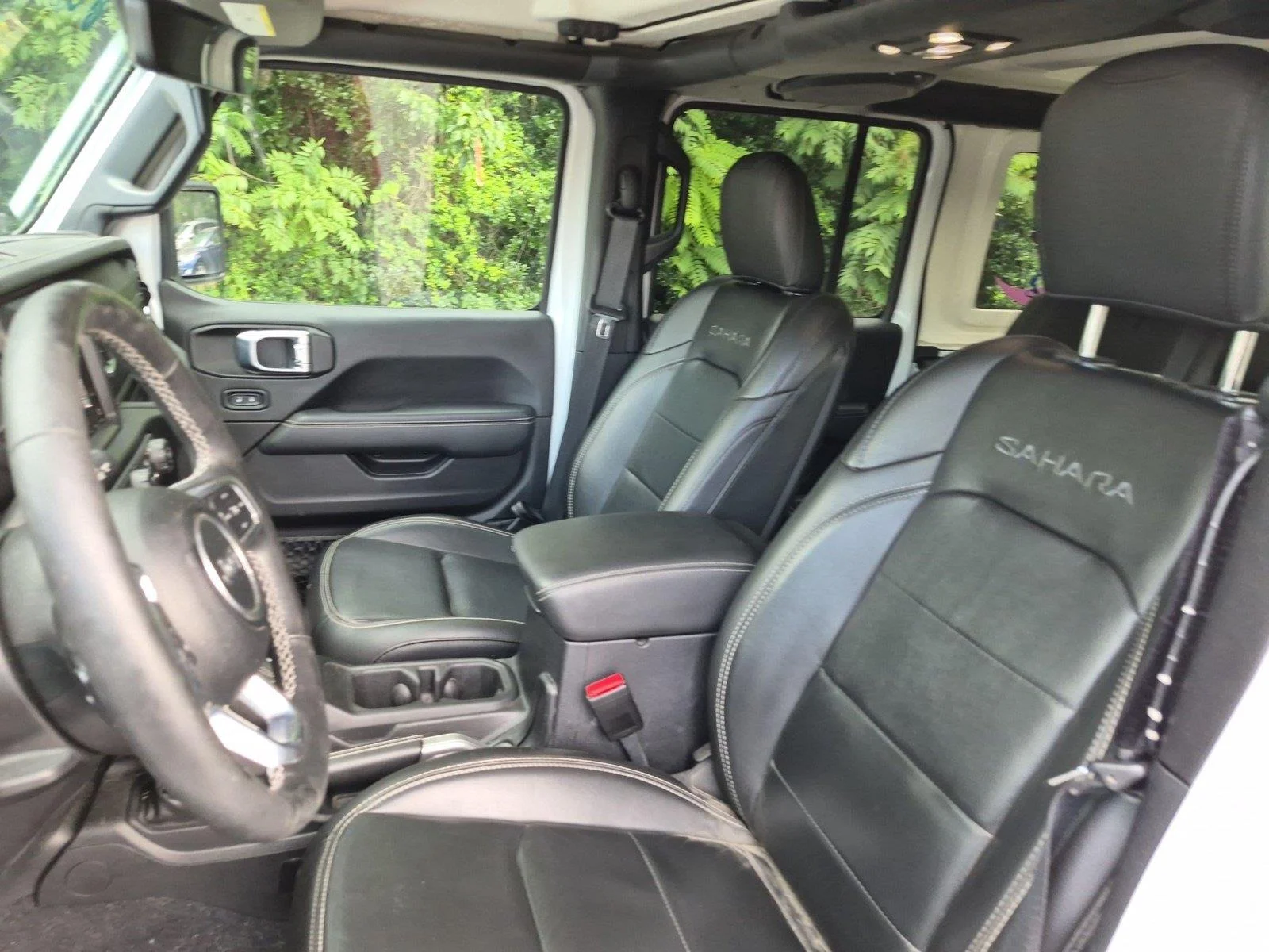 Used 2021 Bright White Clearcoat Jeep Unlimited Sahara image 18
