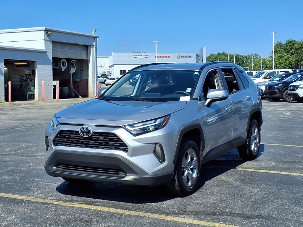 Used 2025 Toyota RAV4 XLE with VIN 2T3W1RFV7SC321578 for sale in Kansas City
