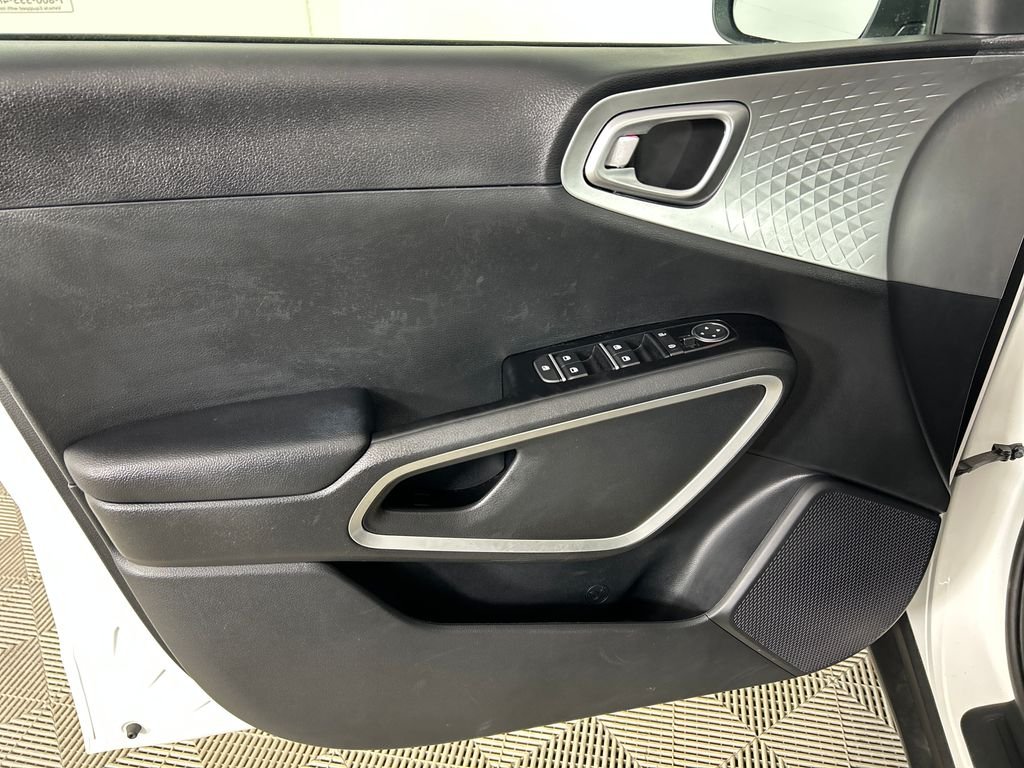 Used 2025 White Kia LX image 11