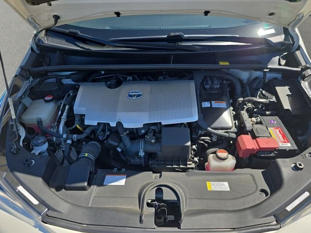 Used 2016 White Toyota Three Touring image 32