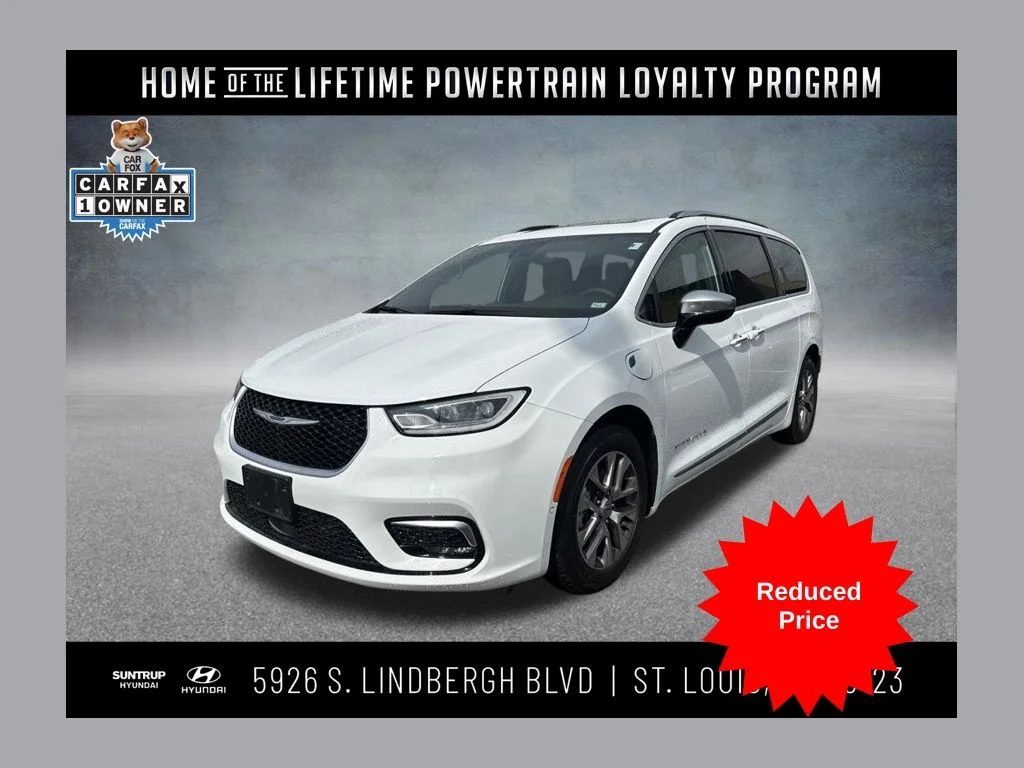 2023 Chrysler Pacifica Hybrid Pinnacle Hybrid's photo