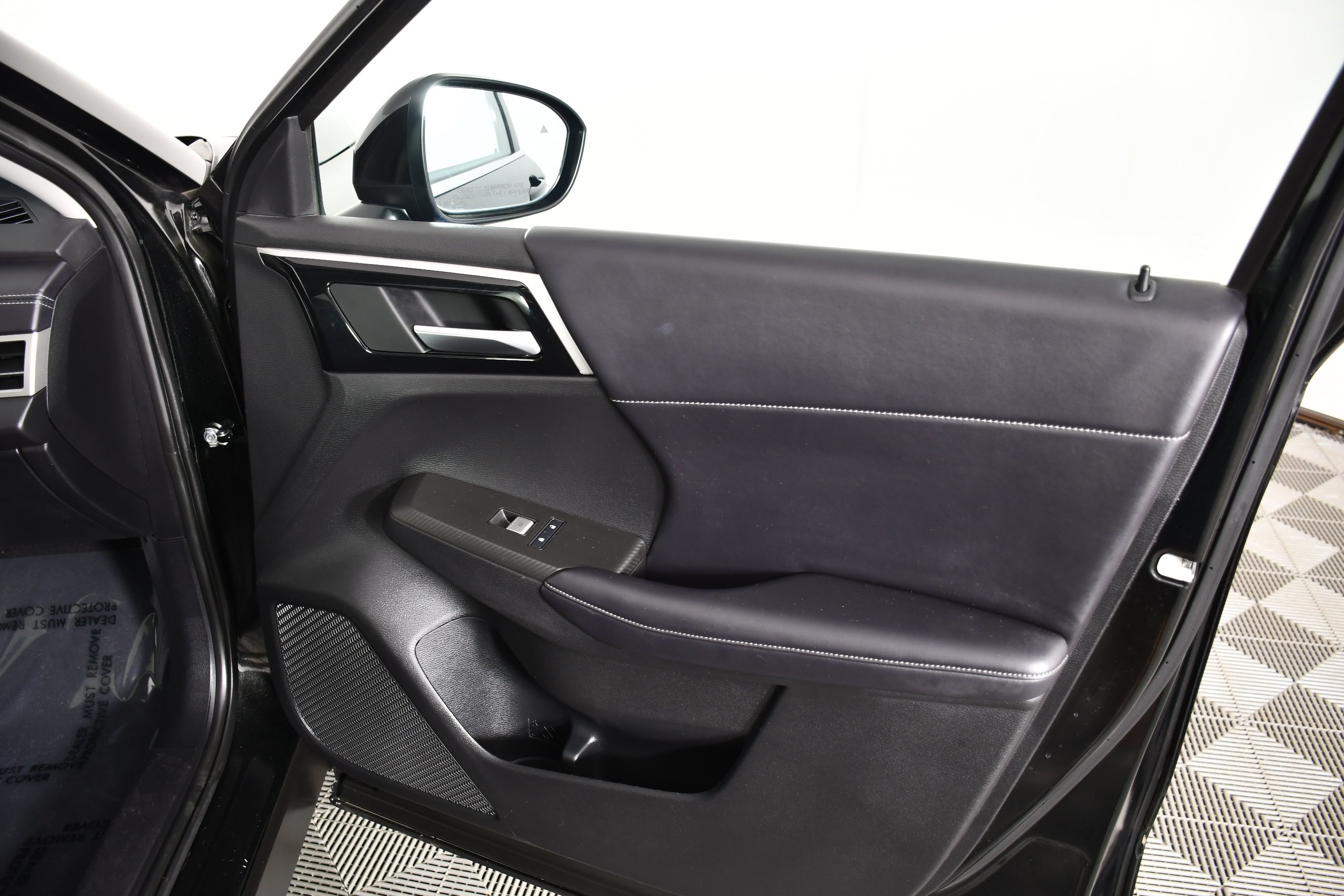 Certified Used 2024 Black Diamond Mitsubishi SE image 39