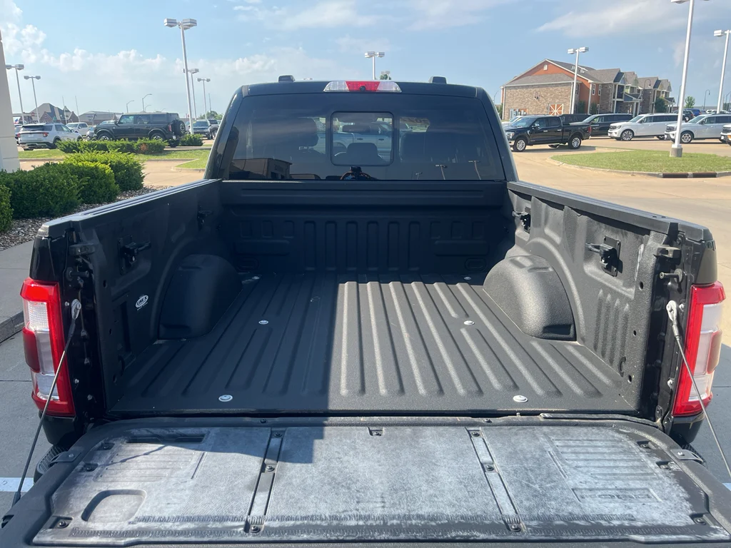 Used 2022 Agate Black Metallic Ford LARIAT image 9