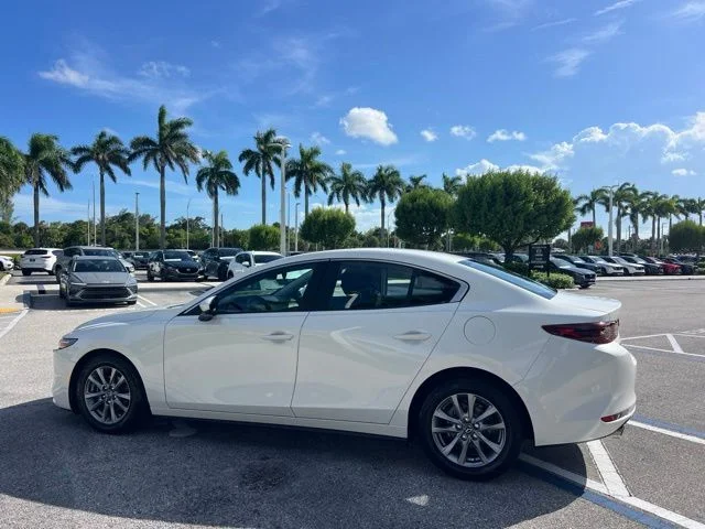 Used 2020 White Mazda  image 10