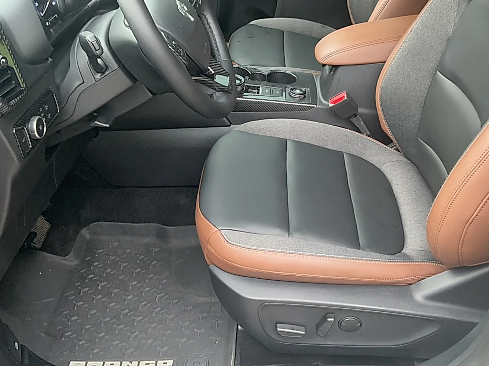 Used 2024 Desert Sand Ford Outer Banks image 14