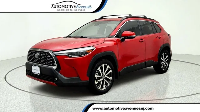 2022 Toyota Corolla Cross XLE 2WD w/ Moonroof & Power Back Door Pkg