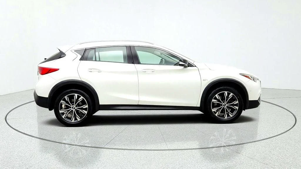 Used 2018 Majestic White INFINITI 2018.5 ESSENTIAL AWD image 4