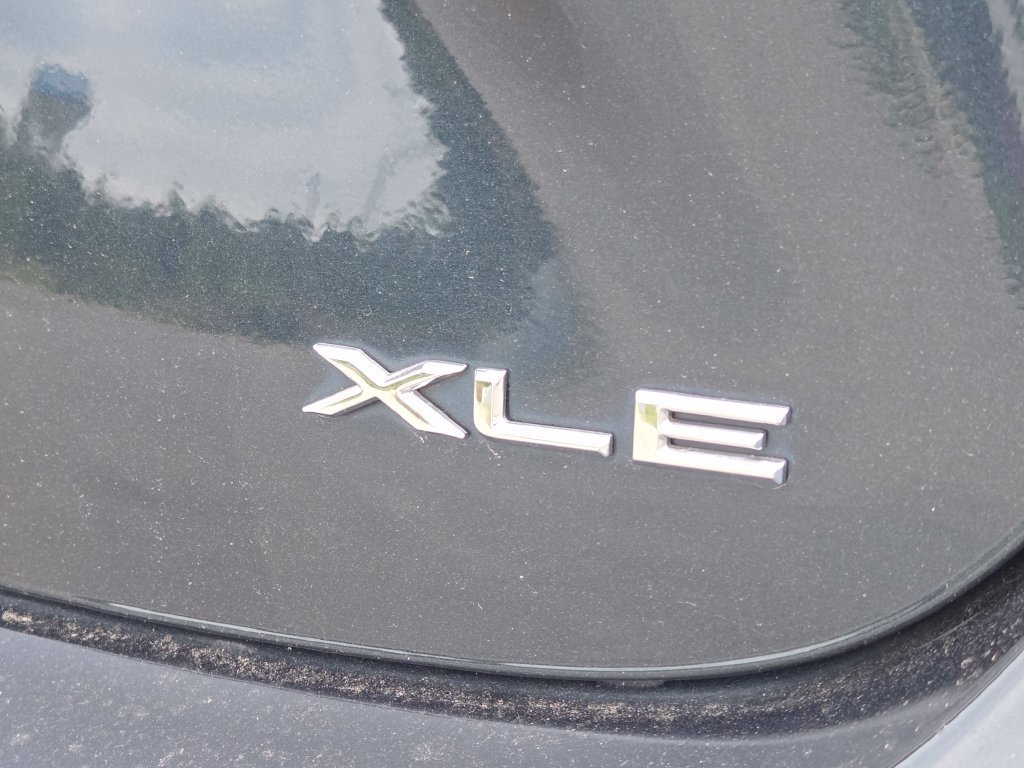Used 2015 Cosmic Gray Mica Toyota XLE Premium image 26