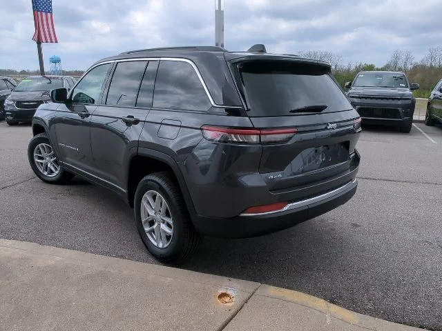 New 2026 Baltic Gray Metallic Clear-Coat Exterior Paint Jeep Laredo X image 26