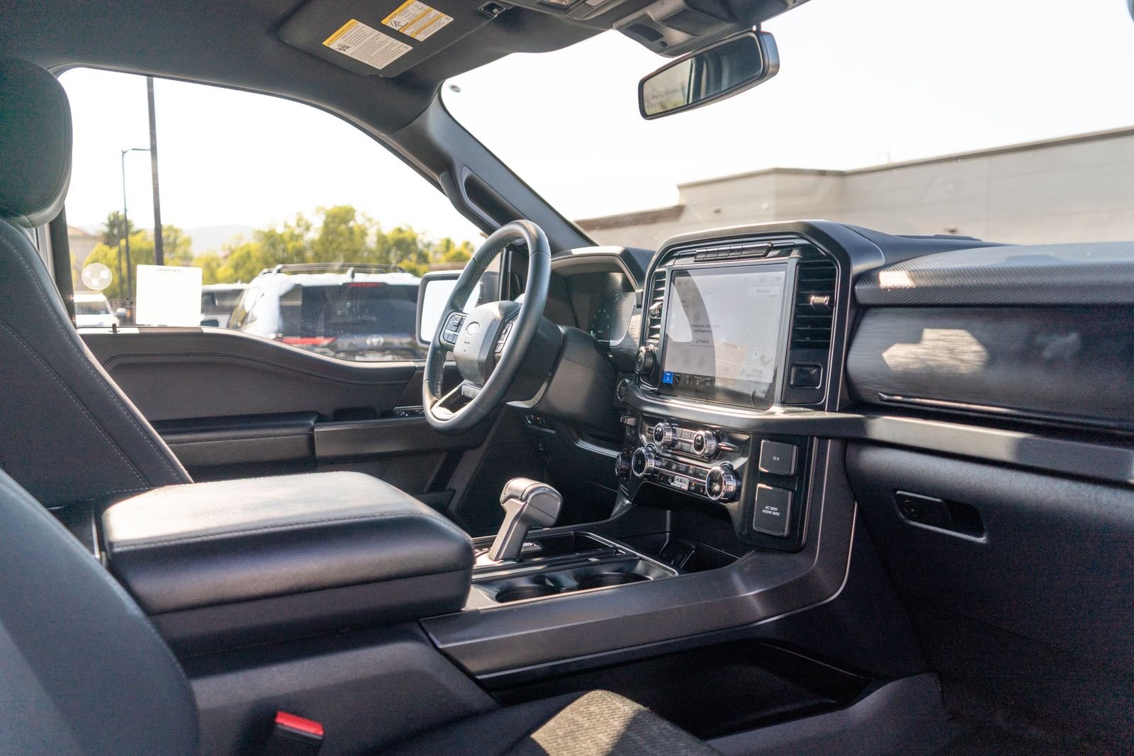 Used 2024 Oxford White Ford XLT image 18