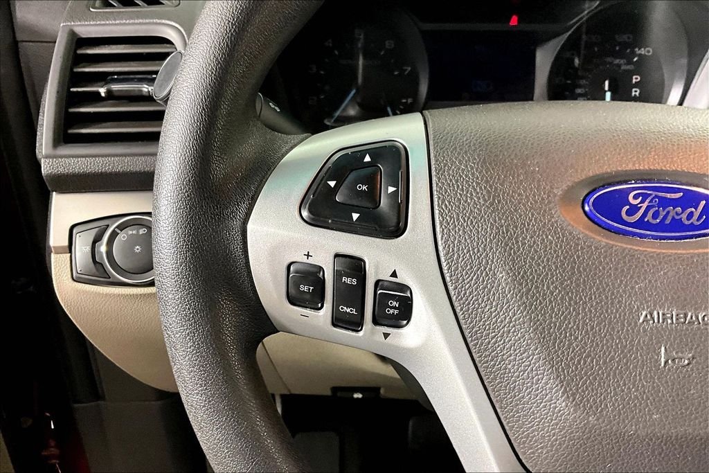 Used 2013 Red Ford Base image 9