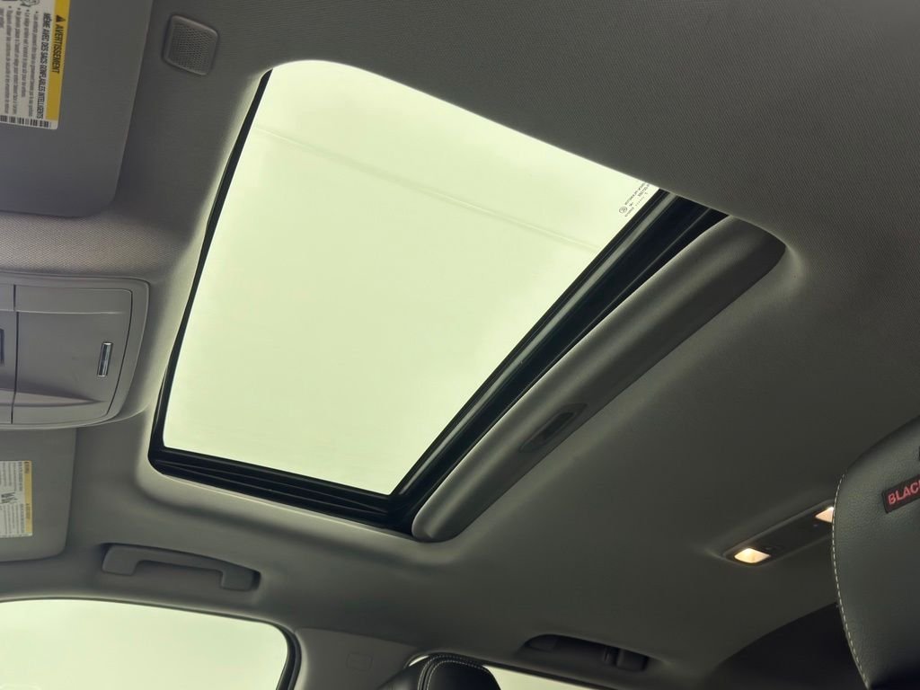 Used 2018 White Frost Tricoat GMC SLT image 5