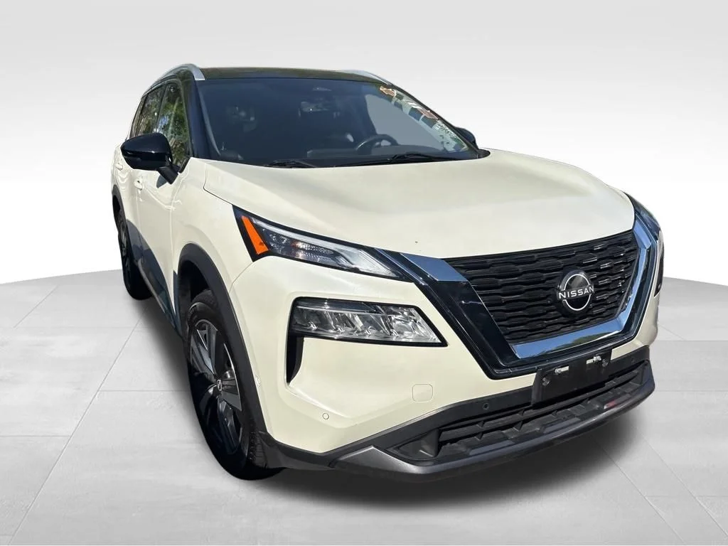 Used 2023 White Nissan SL image 5