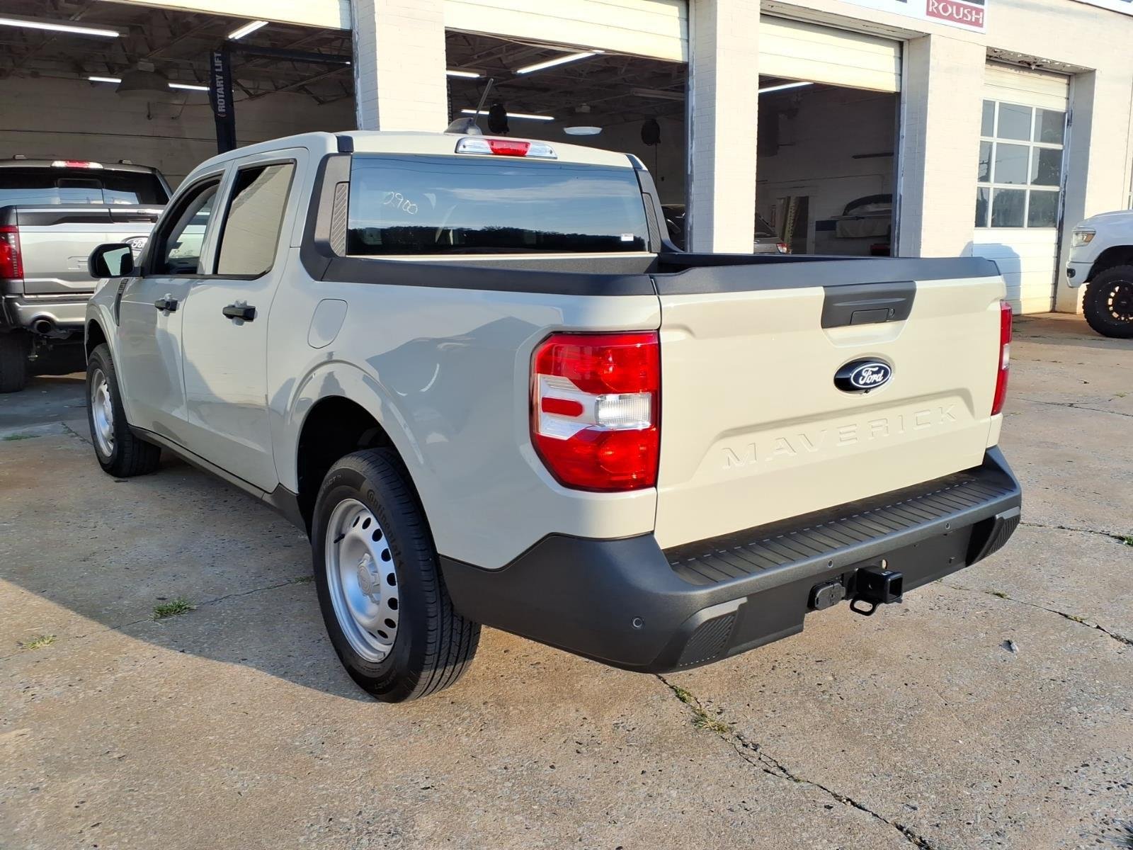 Used 2025 Desert Sand Ford XL image 3