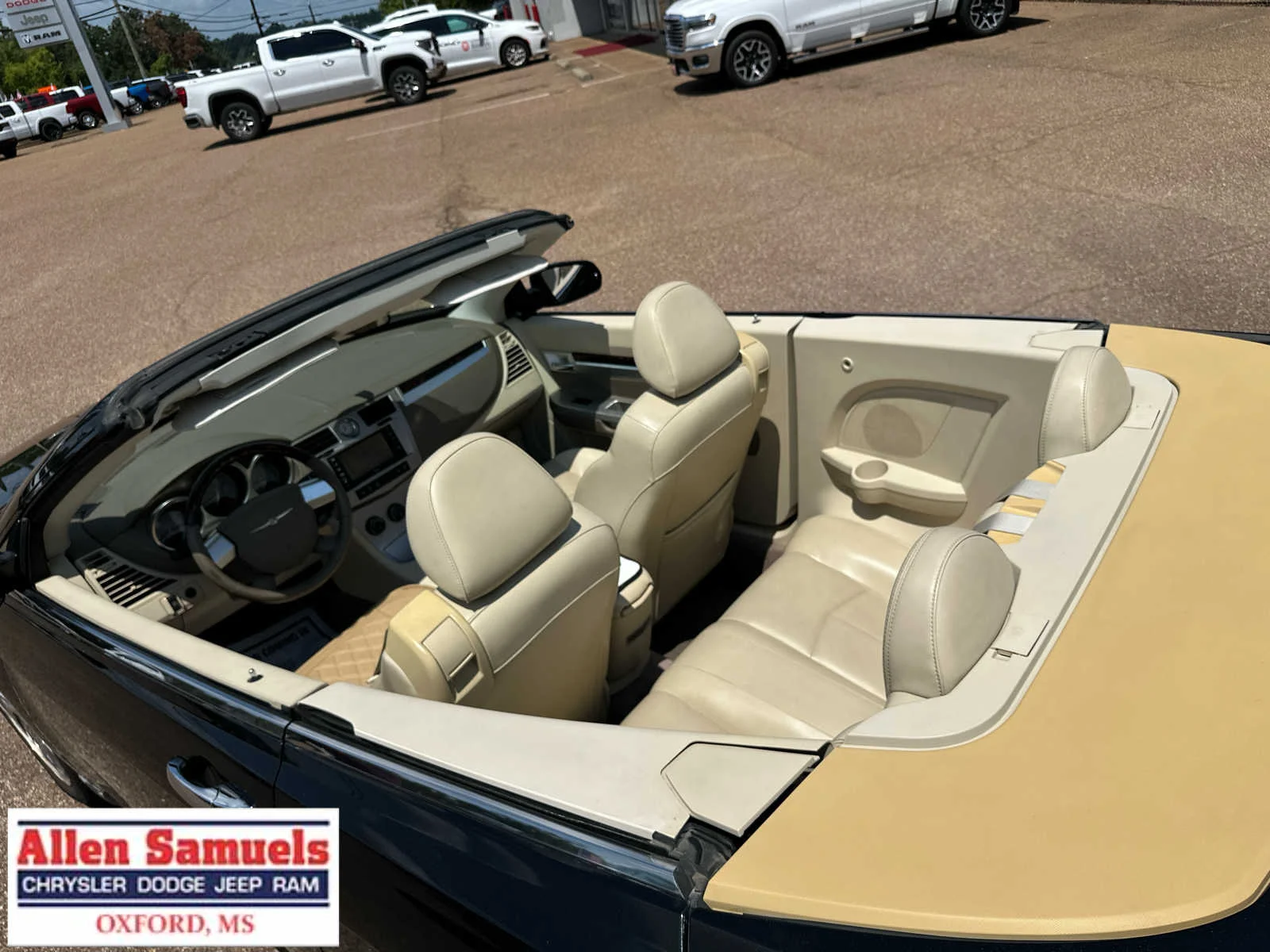 Used 2009 Brilliant Black Pearl Chrysler Limited image 39