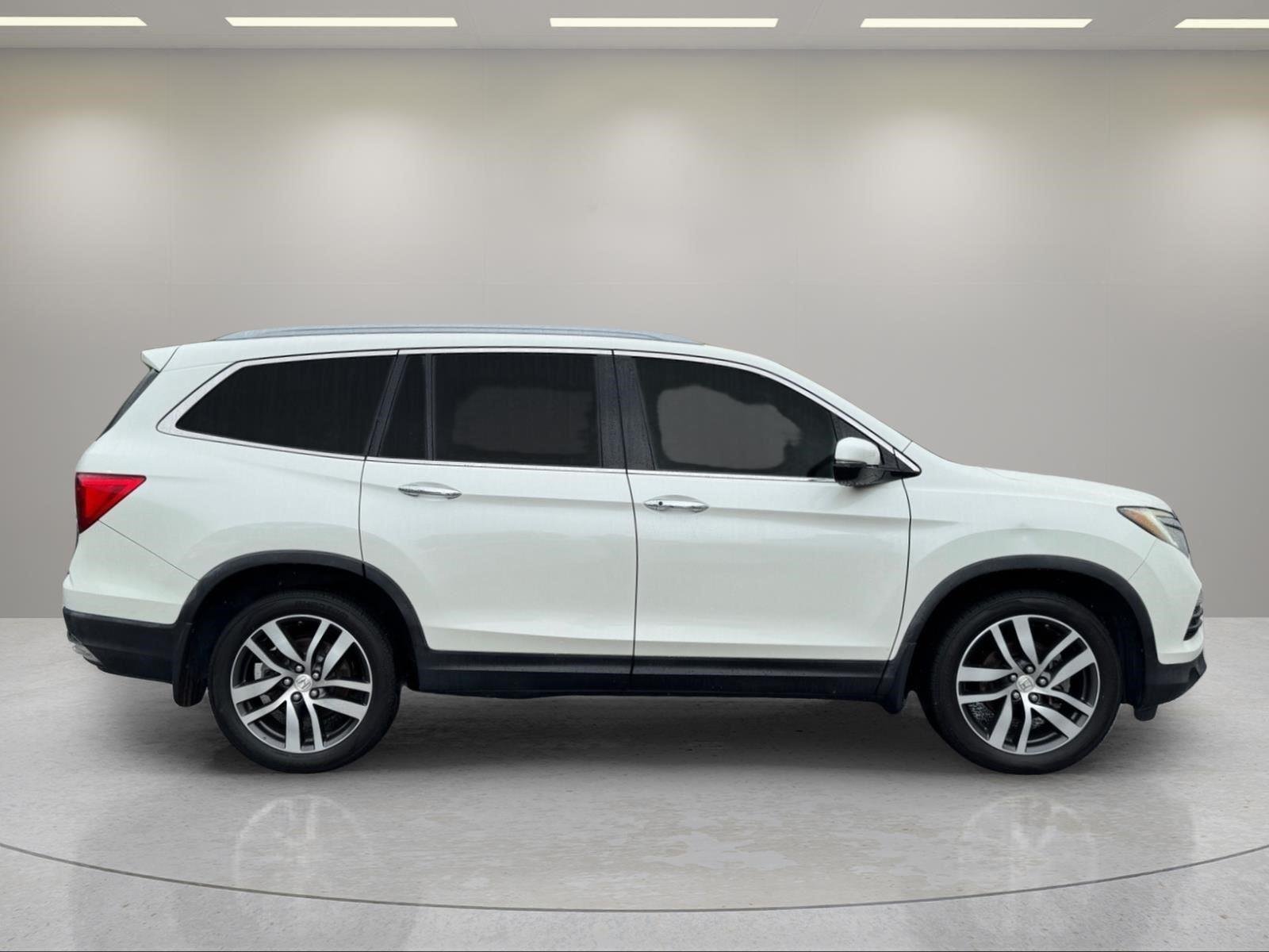 2017 Honda Pilot Elite - Photo 4