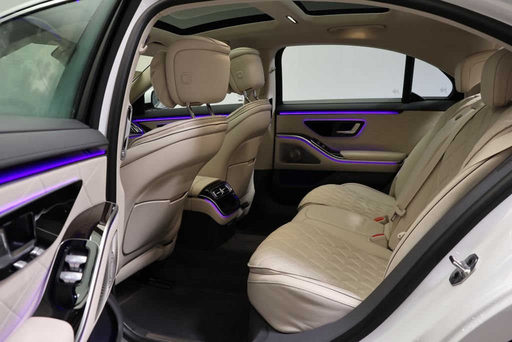 New 2026 MANUFAKTUR Moonlight White Metallic Mercedes-Benz S 580 image 42
