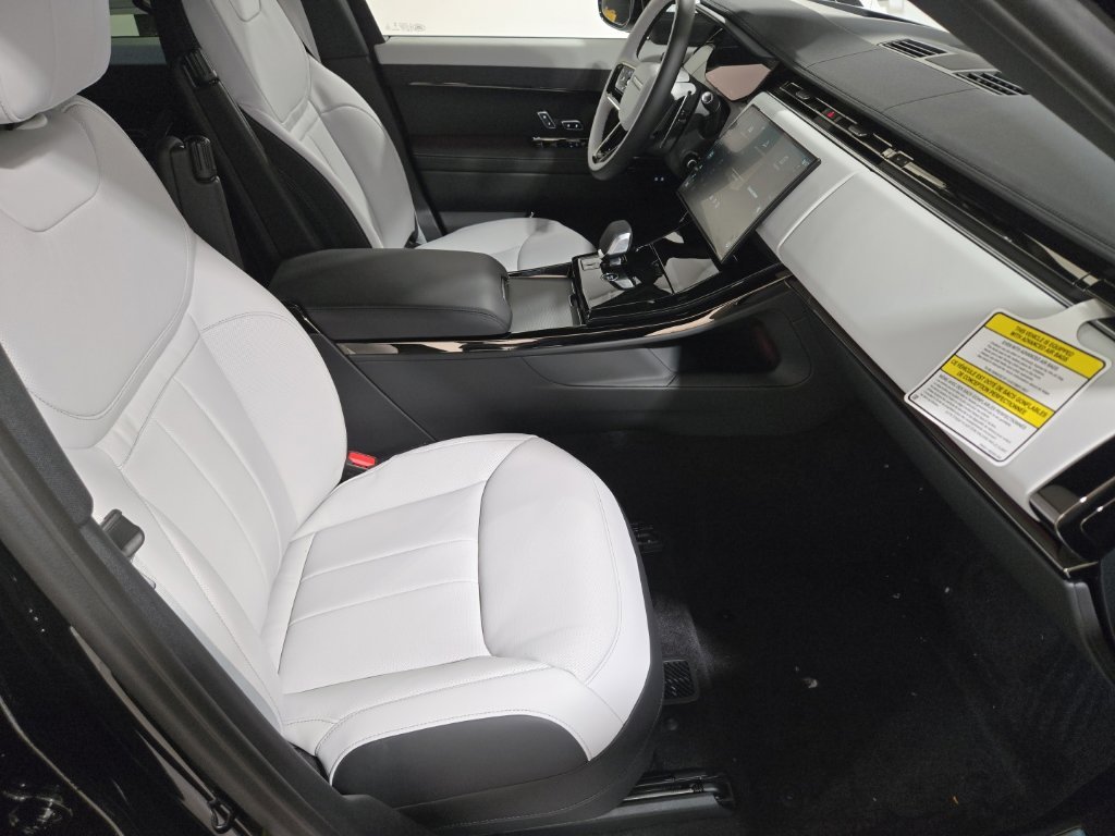 New 2027 Santorini Black Land Rover Dynamic SE image 27