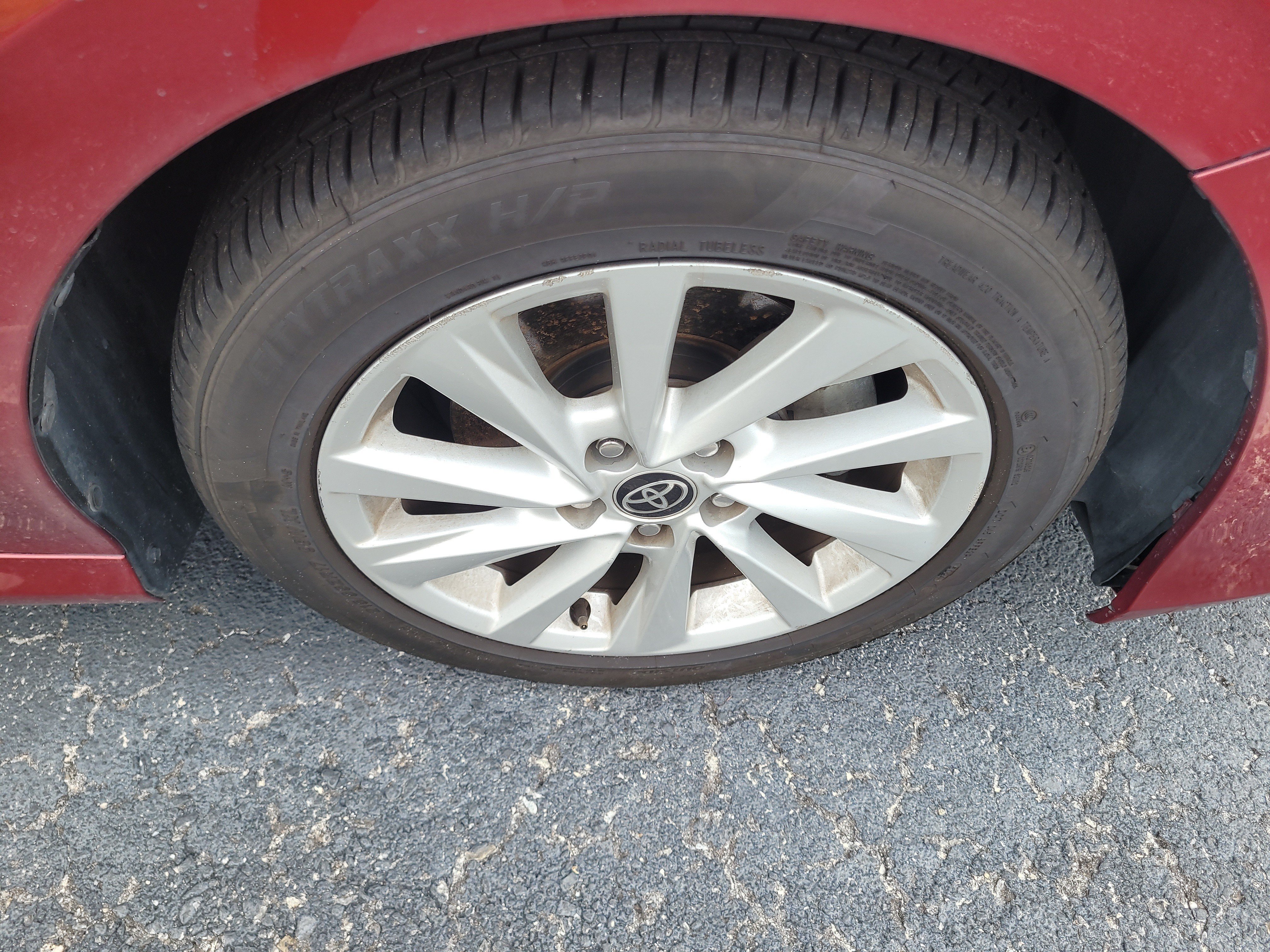 Used 2021 Pearl Toyota LE image 9