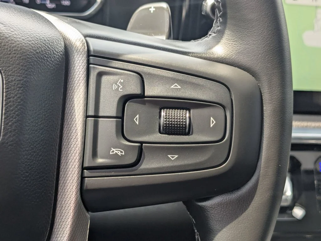 Used 2025 White Frost Tricoat GMC Denali image 24