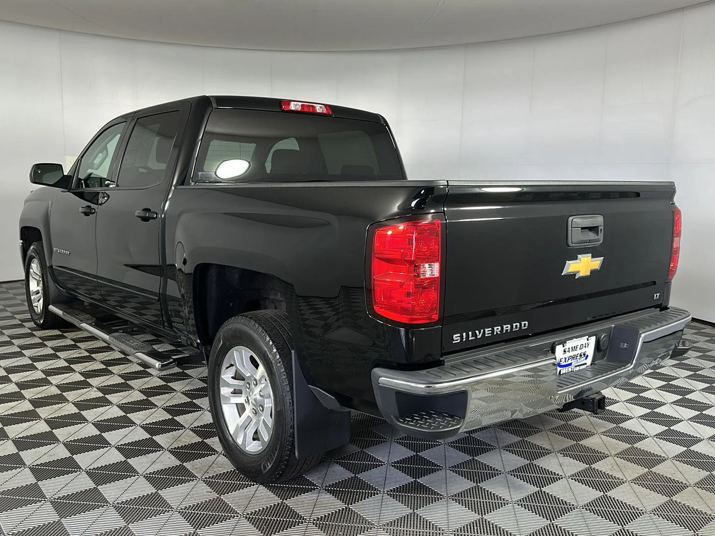 Used 2018 Black Chevrolet LT image 4