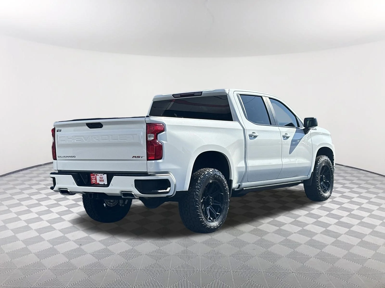 Used 2022 Summit White Chevrolet RST image 5