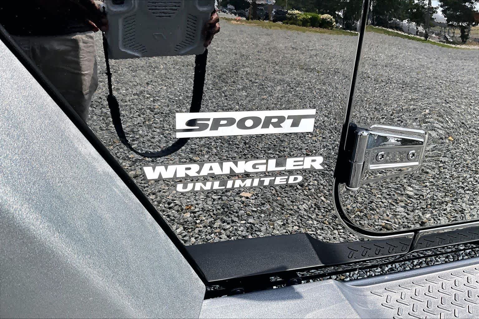 Used 2016 Black Clearcoat Jeep Sport image 10